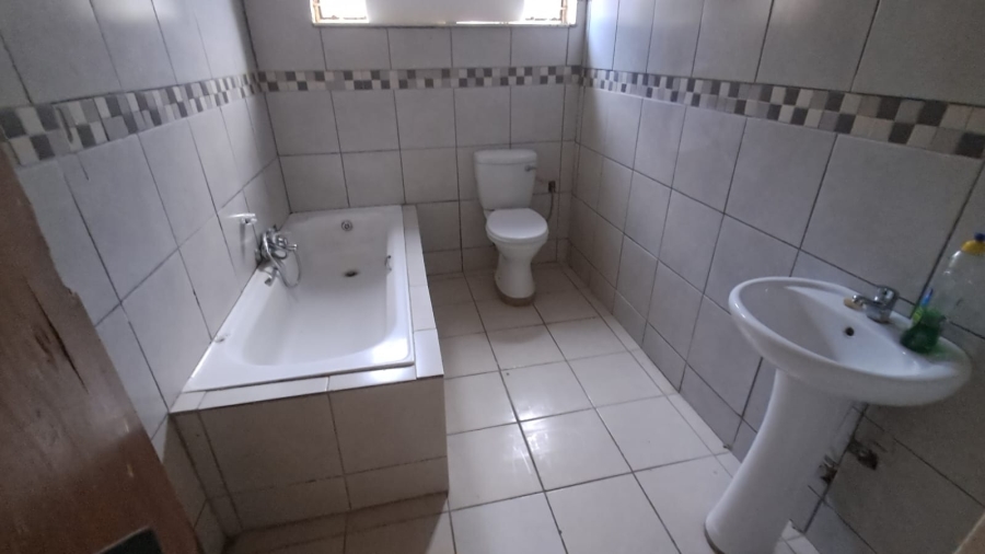 4 Bedroom Property for Sale in Roodewal Free State